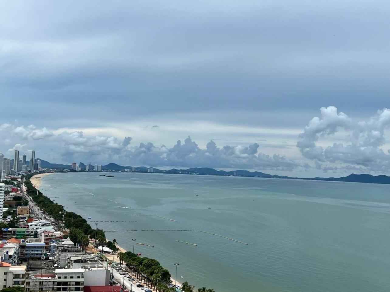 Viewtalay Beachfront By Nd Pattaya Exterior foto